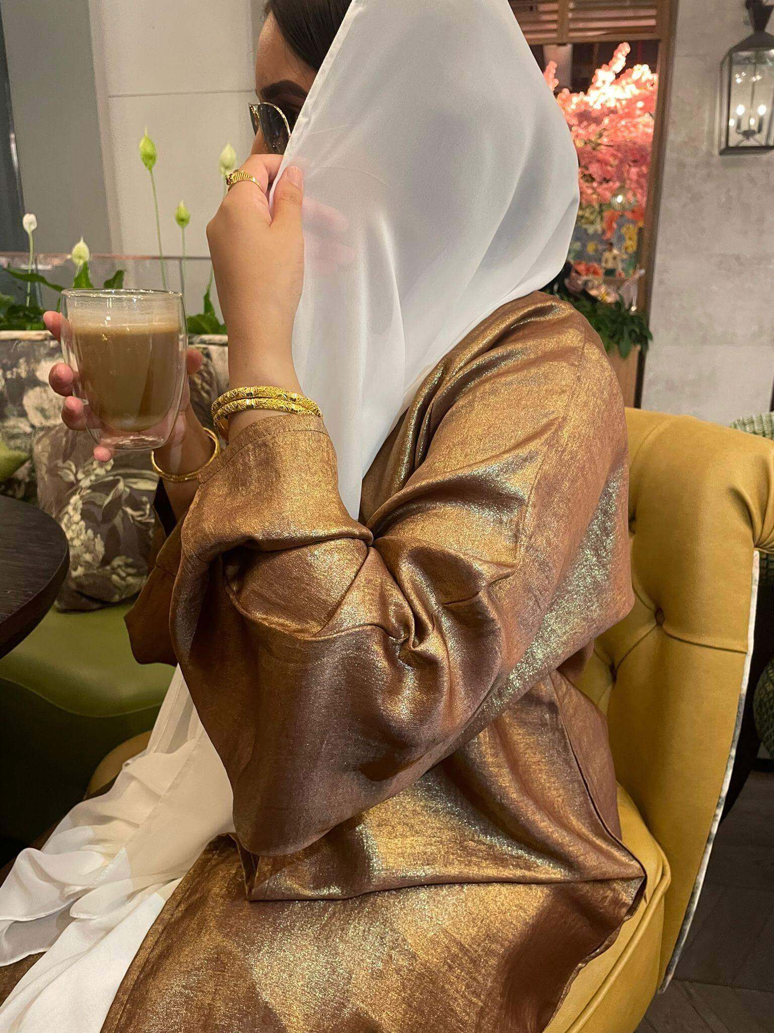 Abaya Amber Zahari